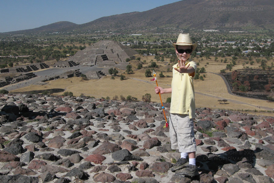 [Photograph: Atop el Pirámide del Sol]